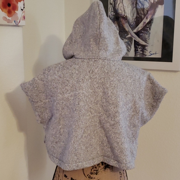 🧡EUC 2T Hooded Poncho - Picture 4 of 6
